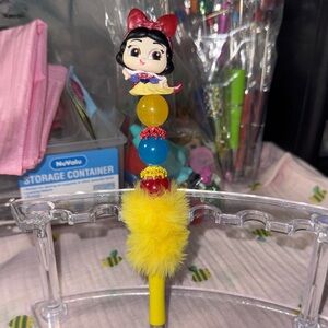 Colorful Snow White pen